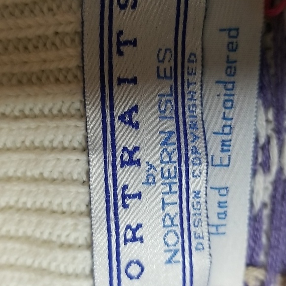 Portraits by northern Isles crewneck hand embroidered drop sleeve sweater NWOT - Picture 3 of 6